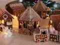 En hel by av pepparkakshus, med ett karusellhus i mitten och ett tåg som säger "God Jul".